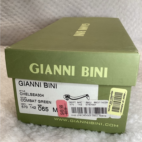 Gianni Bini Flat Shoes, 6.5 M, Combat Green - Picture 5 of 8